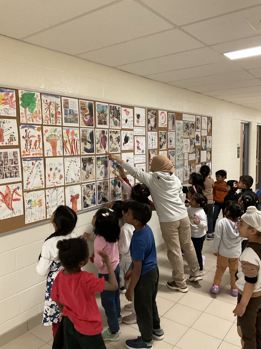 sumarashabbir's tweet image. What kind of birds do we notice on our land? Children recorded their wonders about Robins, blue Jays, cardinals and Hummingbirds they have noticed. Looking at the documentation and birds nest sculptures we had conversations about our learning. #PeelEYC  ⁦@Churchvilleps⁩