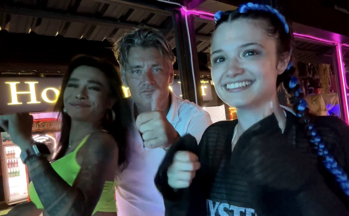 borntopiss's tweet image. Made some new friends in Thailand 😁