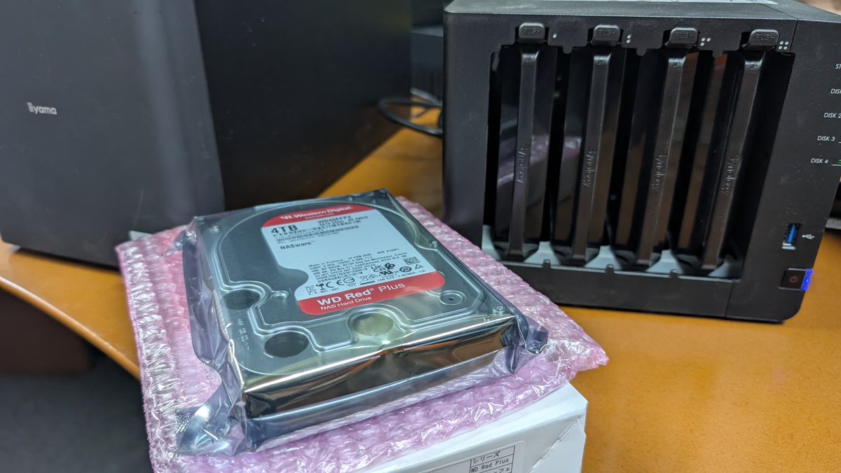 pcsfield's tweet photo. Synology DS916+ ハードディスク交換作業を行いました。

3年間使用したハードディスク4台全てを交換。大切なデータを守るためにも定期的なメンテナンスは必要です。

UPSも一緒に交換しました。

#広島市 #Synology #サポート https://t.co/R503z2Vub8