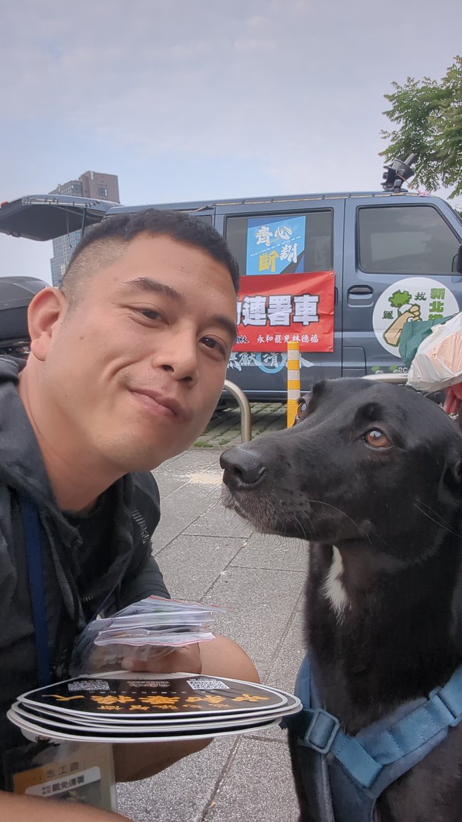 在霸團做志工的這段時間，我認識了好多好不一樣的朋友。

我們有很多的相似之處，我們都有家庭、都要工作、都有自己理想、都有自己夢想，也很多跟我一樣都沒有黨籍、不是專屬哪個政黨。