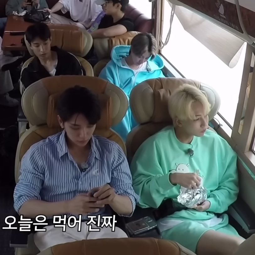 thfdldpdy_'s tweet photo. 그니까 홍윤 데이트 필승 아웃핏이
셔츠 &amp; 캐주얼 https://t.co/0RUdbIwmKy