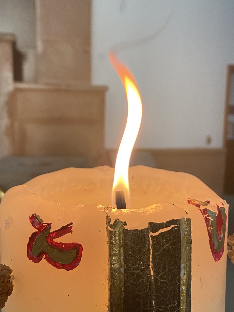 En cuanto a la elección del sucesor de San Pedro, pueden existir 2 pensamientos extremos y equivocados teológicamente: a) pensar que de un modo “mágico” y fantasioso se hace presente el Espíritu Santo y dicta o señala quién es el elegido y/o b) pensar que el Espíritu Santo no