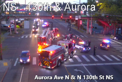 N 130th Stブロッキング交差点でのAurora Ave