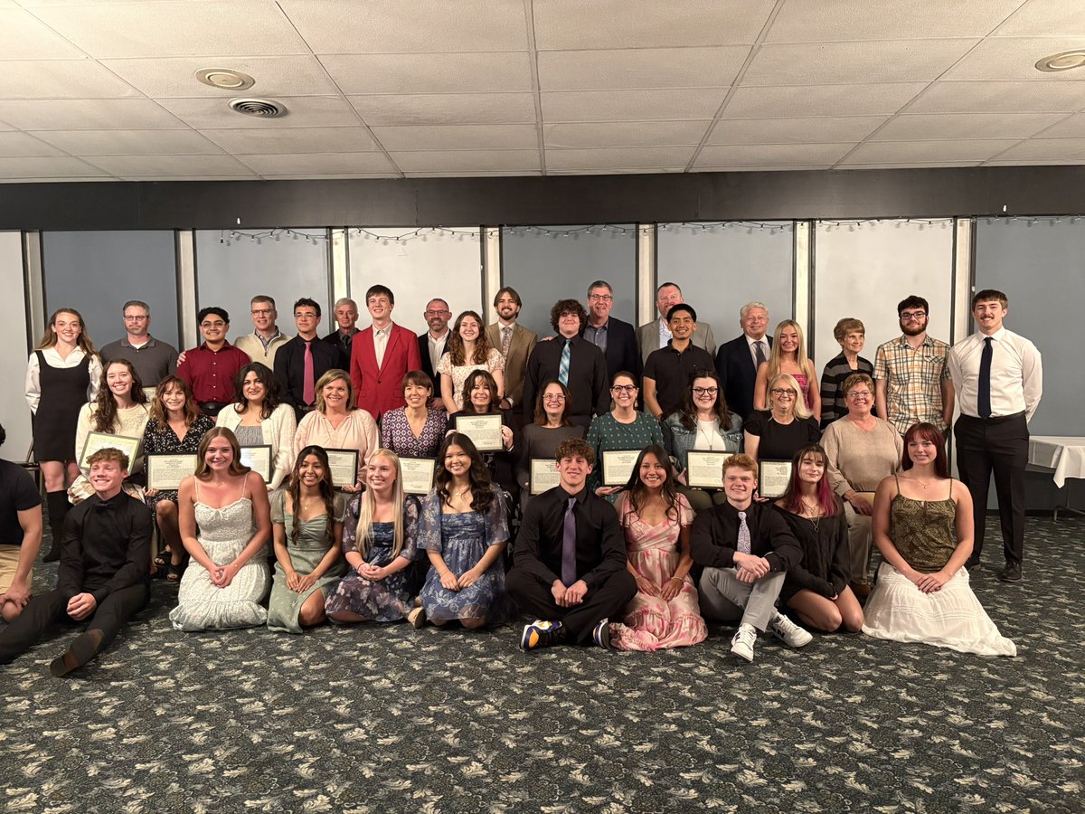 🎉 What a night! Honoring 21 exceptional Seymour Scholars and their inspiring teachers at the annual awards banquet! 🌟 Let's celebrate our educators as we kick off Teacher Appreciation Week! 🦉 #OwlsWill #TeacherAppreciation
