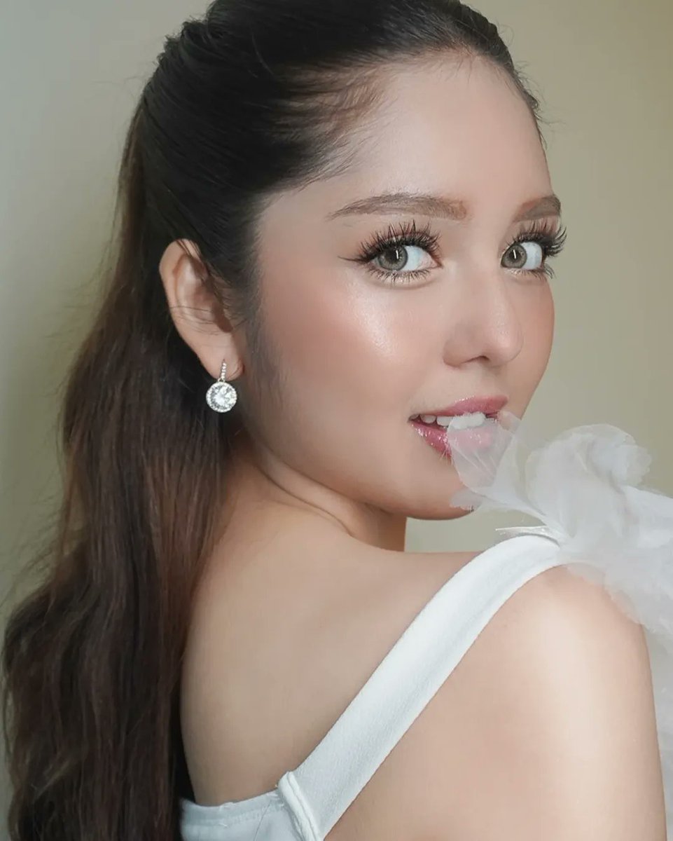 MUSE ✨

Ibinahagi ng isang makeup artist ang stunning look ng #Lapillus member na si #Chanty para sa isang event. #News5

📷: Guilly Valenzuela, Chanty/Instagram