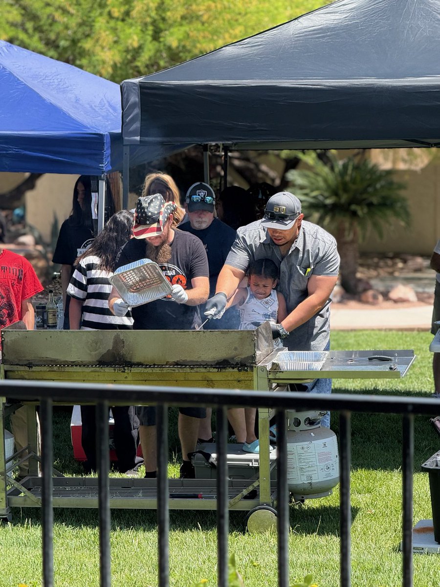 StJudesRanch's tweet image. Great day at the annual Kids Q Cooking Contest at the Ranch! 🔥🍔
Thank you, @NVBBQA!
#bbq #BoulderCity #Vegas #CommunityofHope