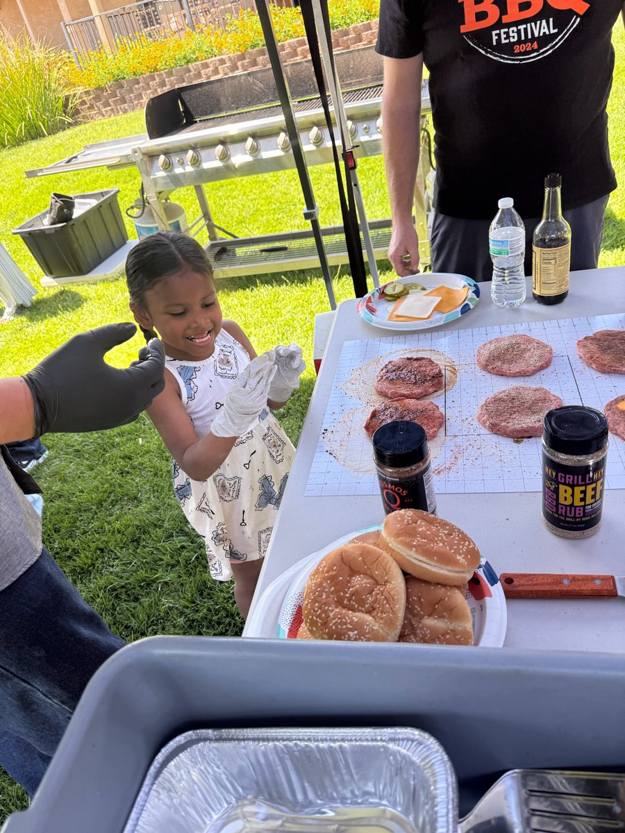 StJudesRanch's tweet image. Great day at the annual Kids Q Cooking Contest at the Ranch! 🔥🍔
Thank you, @NVBBQA!
#bbq #BoulderCity #Vegas #CommunityofHope