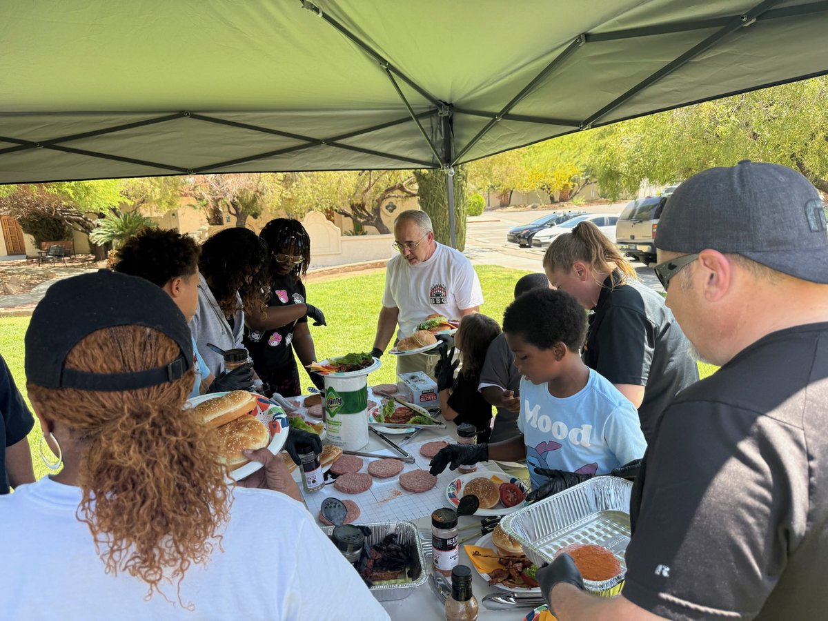 StJudesRanch's tweet image. Great day at the annual Kids Q Cooking Contest at the Ranch! 🔥🍔
Thank you, @NVBBQA!
#bbq #BoulderCity #Vegas #CommunityofHope