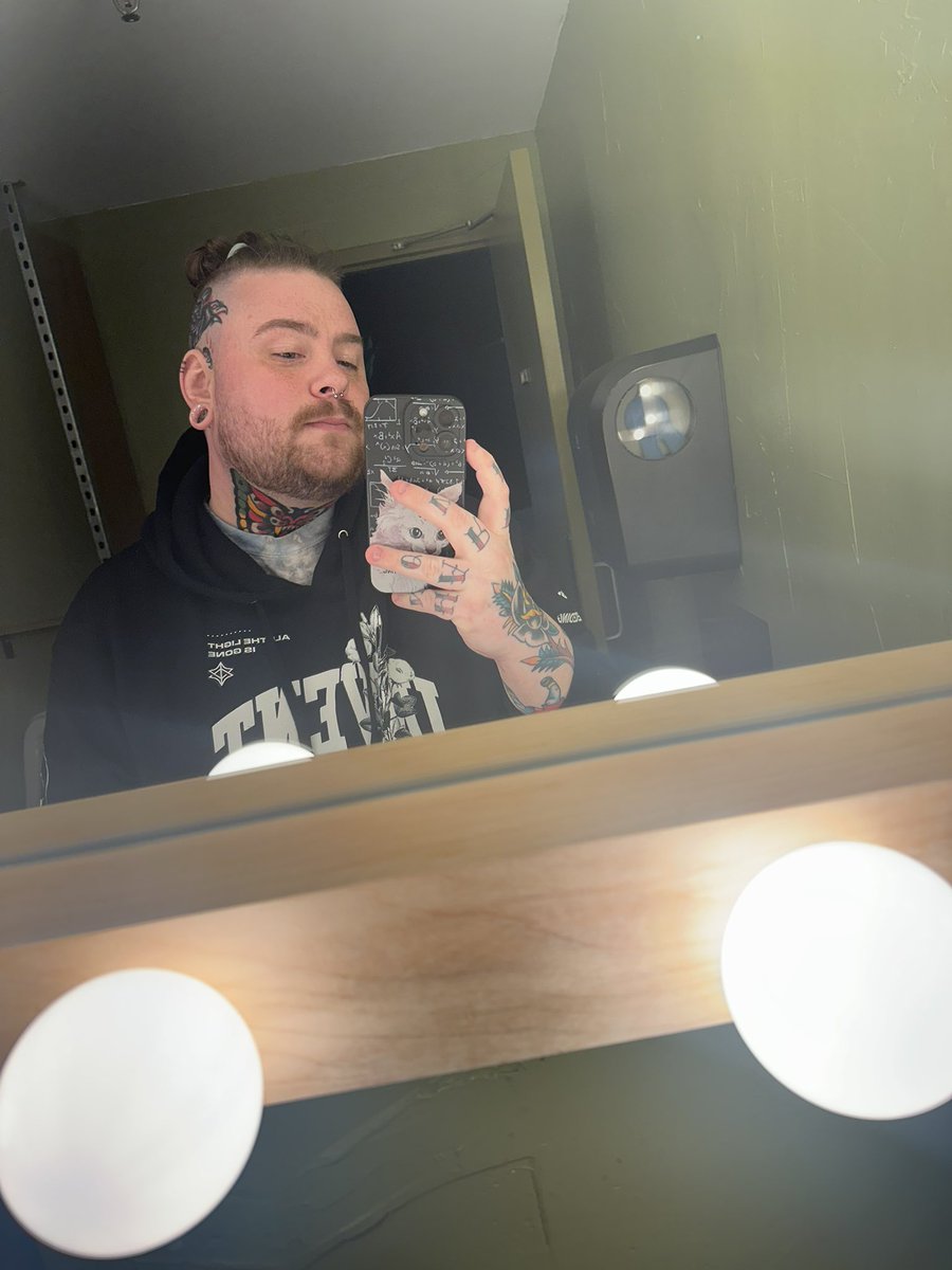 kateseeker's tweet image. Happy 30th birthday to the literal hottest man alive. Thanks for putting babies in me. 😘