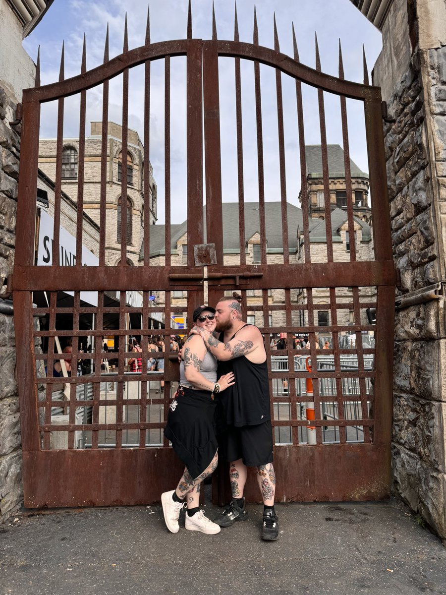 kateseeker's tweet image. Happy 30th birthday to the literal hottest man alive. Thanks for putting babies in me. 😘