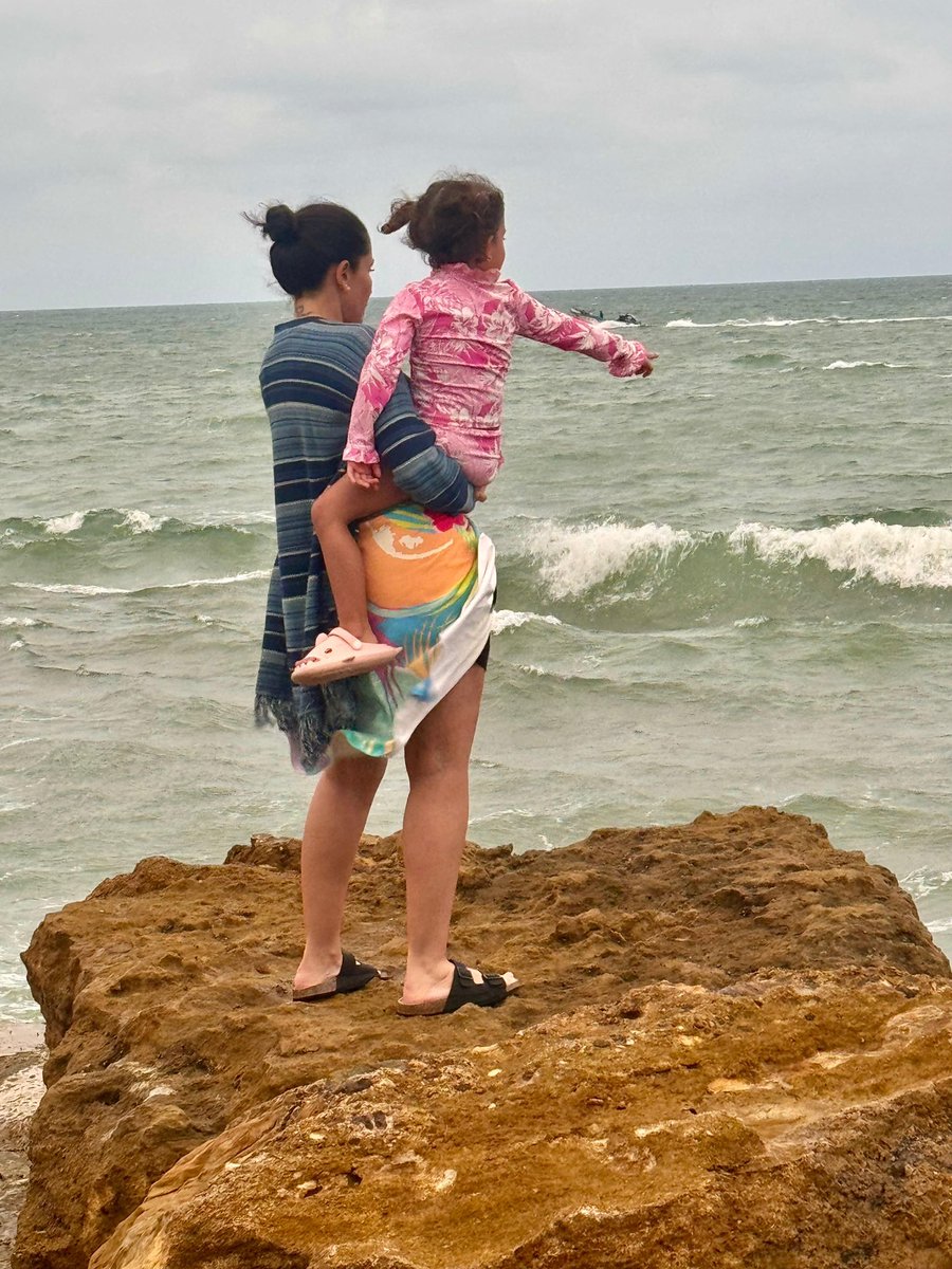 Cada paso que damos, 
Cada camino que recorremos, 
Cada lucha que enfrentamos, 
Cada victoria que logramos, 
Cada vez que nos levantamos con fuerza y convicción de seguir hasta vencer es por ustedes niñas, jóvenes, mujeres de mi Patria a las que les abrimos el camino para que