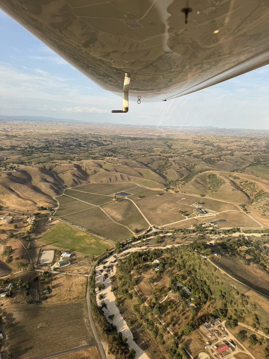 ElementalAvia's tweet image. POV: just a few highlights 💫 from team Elemental Aviation’s travels last week 🚀 Any guesses on some of these locations? 🤔💭🌅🏜️🌄 

#piloteyes #pilotview #pilotlife #aviation #aviate #flying #pilot #aviationlover #pilotlifestyle #avgeek #pipistrel #elementalaviation