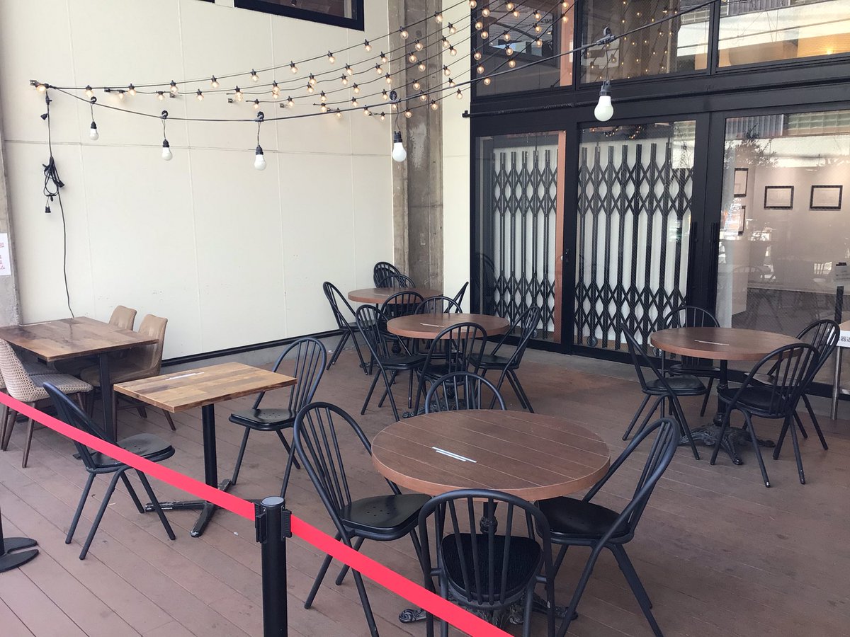 「 #楽園展 東京凱旋展」開催中です❣️
個性的で素晴らしい作家様の原画やイラストの数々を是非観に来てください！
またコラボカフェにてコラボメニューも提供中です🤤
テラス席を開放しておりますので、ぜひお好きな場所でごゆっくりお食事をお楽しみください🌈