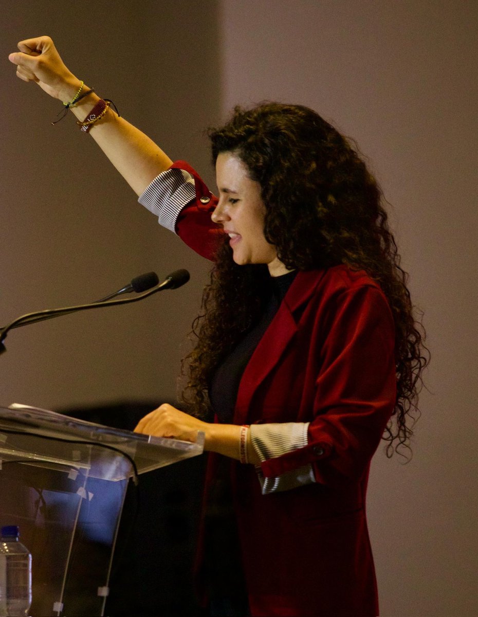 Que levante la Mano ✋ la hija de l@Chlngada que sea cómplice de las Chingaderas del <a href="/PartidoMorenaMx/">Morena</a> y que además sea una 
👇
#PutonaDelBienestar
👇
<a href="/LuisaAlcalde/">Luisa Alcalde</a>
👇