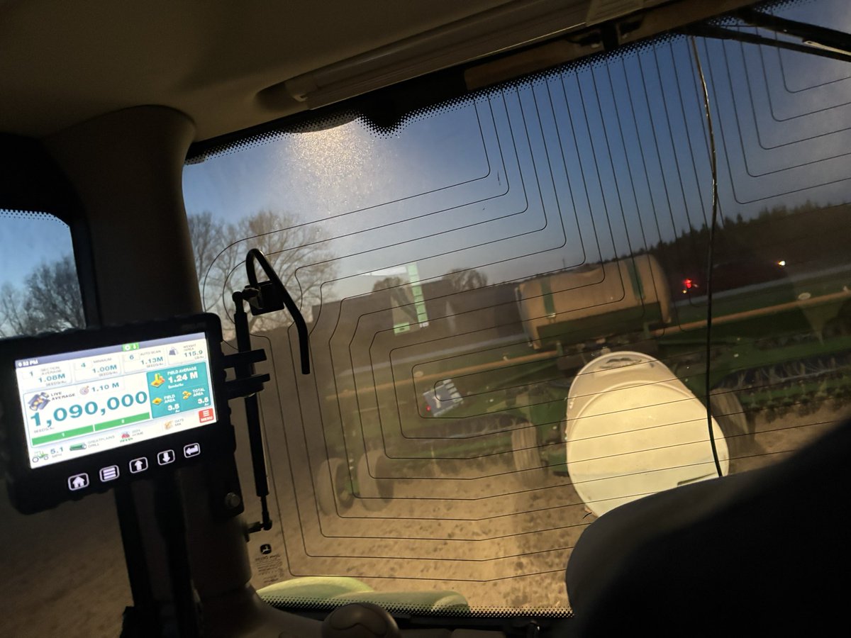farmingfrank's tweet photo. #plant25 finally begins! Lets hope we get some more nice weather! Its been a wet spring in the north! #ontag https://t.co/RD1ri9WJcI