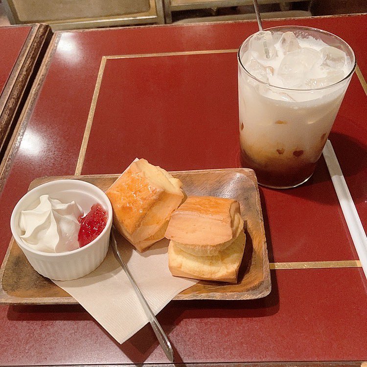 kotn_yu's tweet image. サモアール₍₍(ง˘ω˘)ว⁾⁾
ブラックティーと悩み、でもスコーンがあったからアイスにした🙈