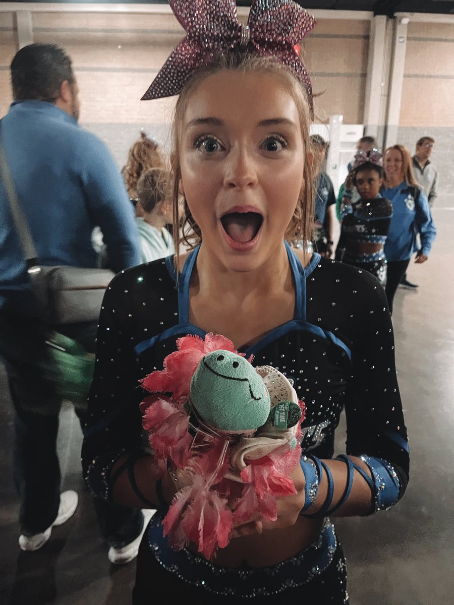 itsgabizee's tweet photo. to my crown girls, no matter how today went your alumni are SO incredibly proud of you! this team changed my life &amp; if i could go back it wouldn’t be to a hit 0 it would be to bonding with the girls and having fun bc thats what truly matters 💖

i love you forever @CA_CrownCats https://t.co/ZRK1fHNCwb