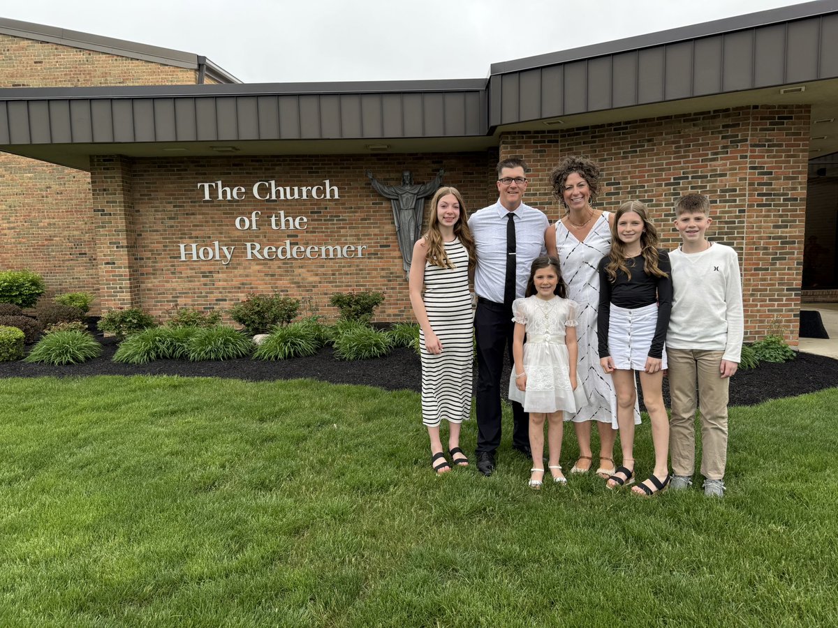 A beautiful day celebrating Savannah’s 1st Holy Communion! ✝️🩷

Savannah wore the same dress my mom wore 58 years ago on her 1st Holy Communion. 🤍