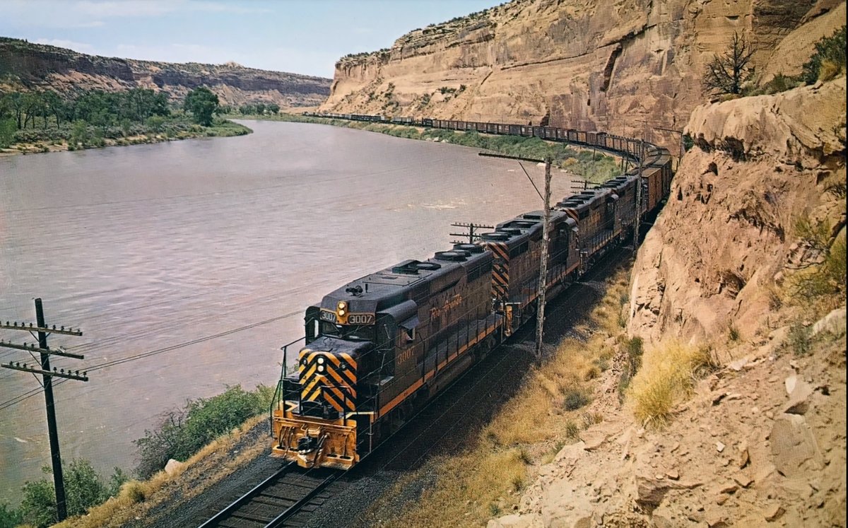 americanrails's tweet image. Rio Grande GP30s head east with their train along the Colorado River within Colorado's beautiful Ruby Canyon during the summer of 1962. Ed Roe photo.

american-rails.com/drgw.html