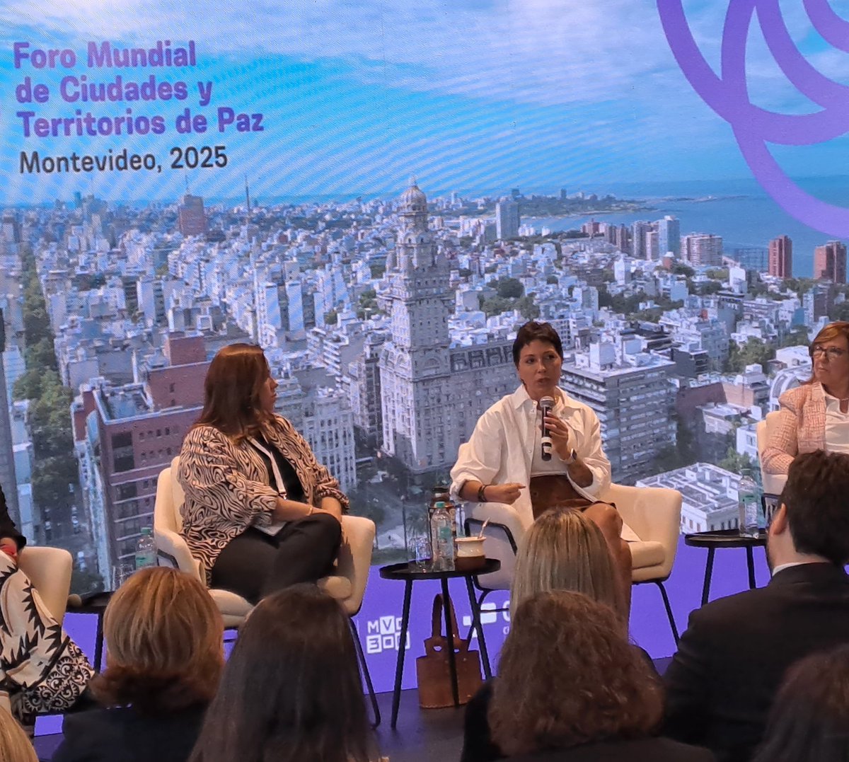 andreidureta1's tweet photo. Hoy Participamos del V FORO MUNDIAL de Ciudades y Territorios de Paz  🌍
Con la presencia de Intendentes y Alcaldes de todo el Mundo  🌐
Un Foro Transformador ✨️
Porque La PAZ es el Único Camino Posible para Acceder a una Vida Libre de Violencias
Montevideo, Destino de PAZ 🇺🇾 https://t.co/gjOBTFDwWm
