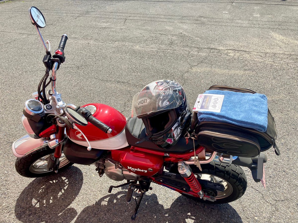 こんにちは😃
N-BOXおじさんDEATH😈
猫が車に乗っても傷が付かないようにタオル敷いているサターン😈
夜に来るので夕方にタオル敷くのだが、昨晩も来た形跡がw
どうも天井1枚では足らないので100均行ってタオル追加w
ボンネット1枚と天井に2枚敷いたら完璧だが金のかかるニャンコですな🐈
知らんけど🤤