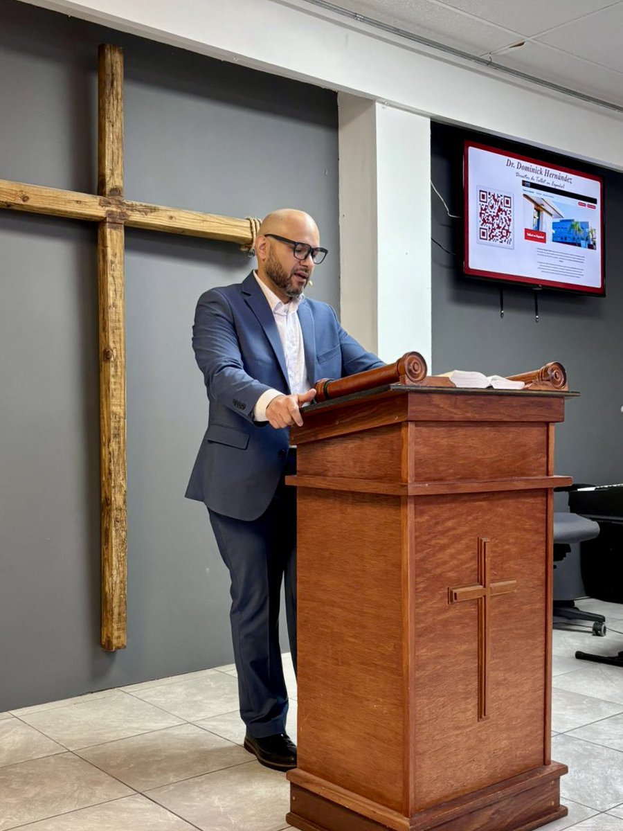 TalbotenEspanol's tweet image. Hoy nuestro director el Dr. @Dom_S_Hernandez representó
a Talbot en Español predicando en la Iglesia Bautista Raham de Coamo, Puerto Rico
¡Talbot en Español existe para facilitar la formación de obreros cristianos y somos bendecidos cada vez que podemos participar en esa labor!