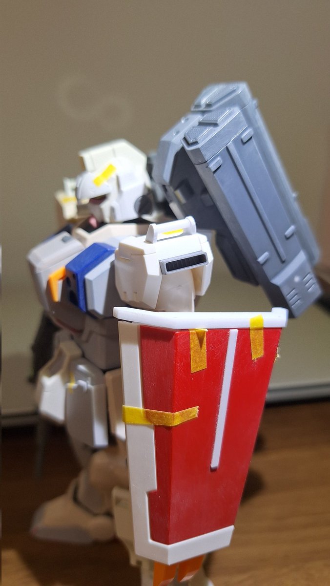 takezou2955's tweet image. 全然ゴールデンではない連休で少し模型時間を作れたので、オリジナル陸戦ガンダムの武器をザックリですが作りました。陸ジムノーマルランドセルに左側はミサイルをブラバンで接続、可動式に。右側はマシンガンラックをO.Y.Wのシールドラック&プラバンで製作、ネオジウム磁石で脱着。
