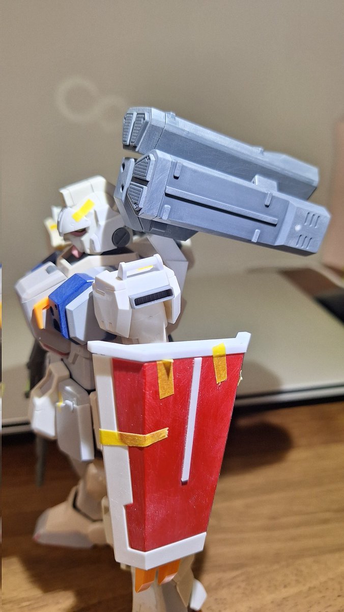takezou2955's tweet image. 全然ゴールデンではない連休で少し模型時間を作れたので、オリジナル陸戦ガンダムの武器をザックリですが作りました。陸ジムノーマルランドセルに左側はミサイルをブラバンで接続、可動式に。右側はマシンガンラックをO.Y.Wのシールドラック&プラバンで製作、ネオジウム磁石で脱着。