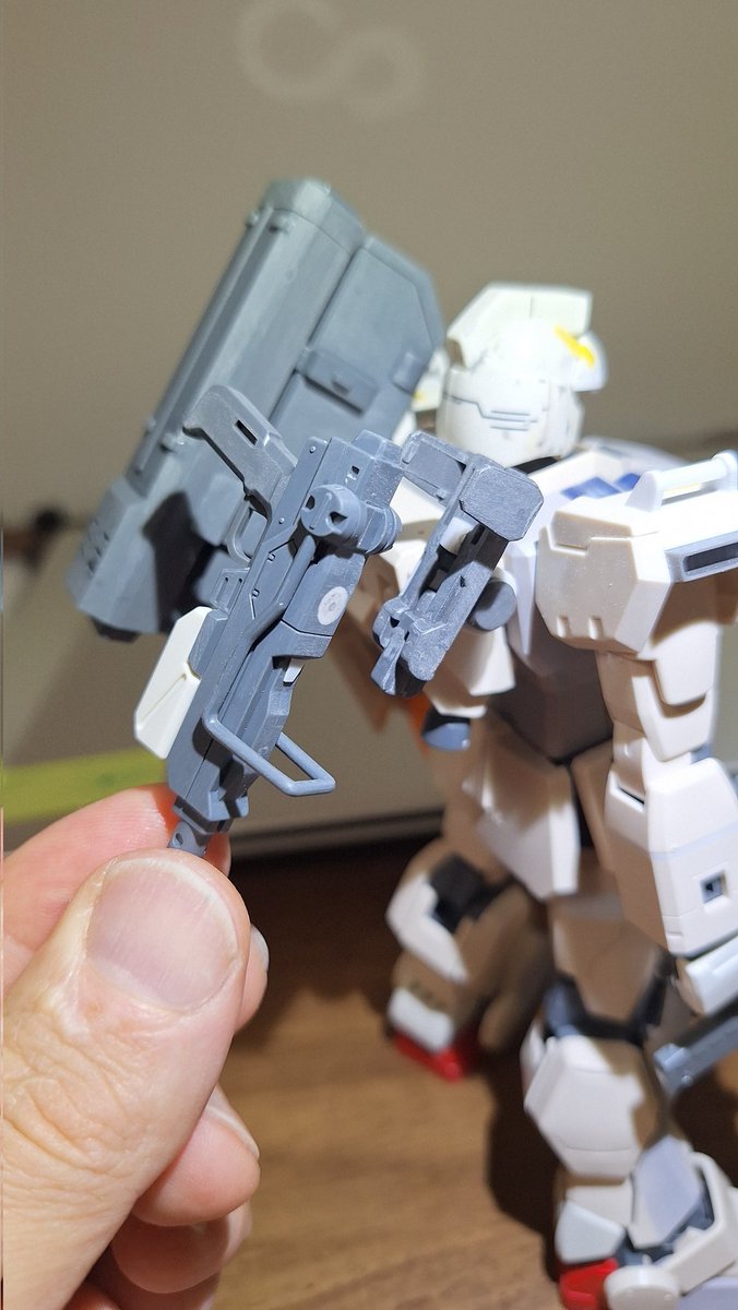 takezou2955's tweet image. 全然ゴールデンではない連休で少し模型時間を作れたので、オリジナル陸戦ガンダムの武器をザックリですが作りました。陸ジムノーマルランドセルに左側はミサイルをブラバンで接続、可動式に。右側はマシンガンラックをO.Y.Wのシールドラック&プラバンで製作、ネオジウム磁石で脱着。