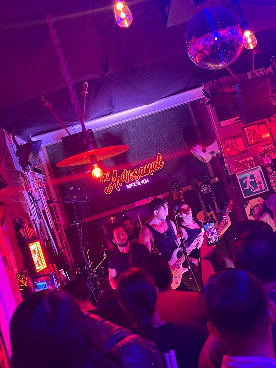 shodri's tweet image. Alegre el toque de ayer, fue un lleno total!! Muchas gracias por llegar y pasarla alegre, saluuu!