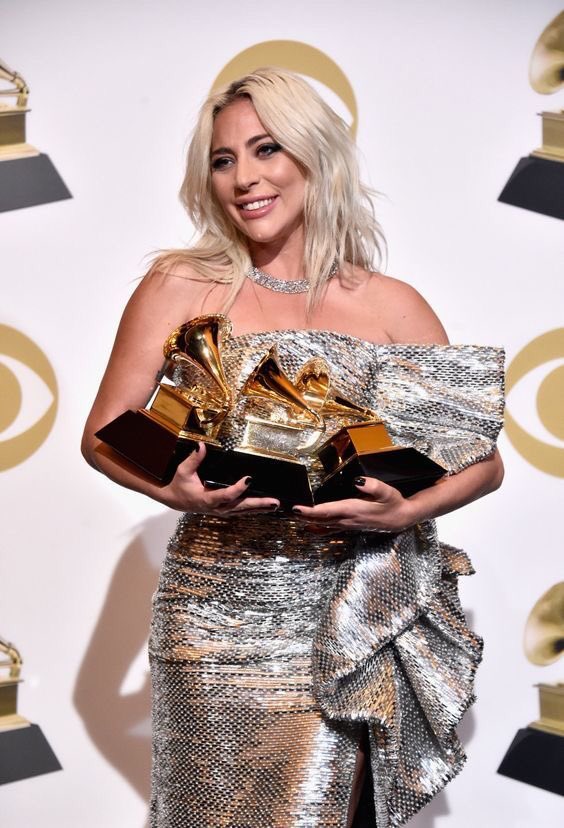 Quinn 💫 (@fearlessroty) on Twitter photo 🚨 É OFICIAL!
— QUINNY dominou a noite e levou pra casa três GRAMMY’s:
• Clipe do Ano
• Melhor Performance em Duo
• Melhor Performance Pop Solo
Obrigada por reconhecerem o meu trabalho em tantas formas: no clipe, na performance em grupo e na solo. <a href="/carimfadas/">SQUAD CARIMFADAS🦂</a> 🖤 🚨 É OFICIAL!
— QUINNY dominou a noite e levou pra casa três GRAMMY’s:
• Clipe do Ano
• Melhor Performance em Duo
• Melhor Performance Pop Solo
Obrigada por reconhecerem o meu trabalho em tantas formas: no clipe, na performance em grupo e na solo. <a href="/carimfadas/">SQUAD CARIMFADAS🦂</a> 🖤