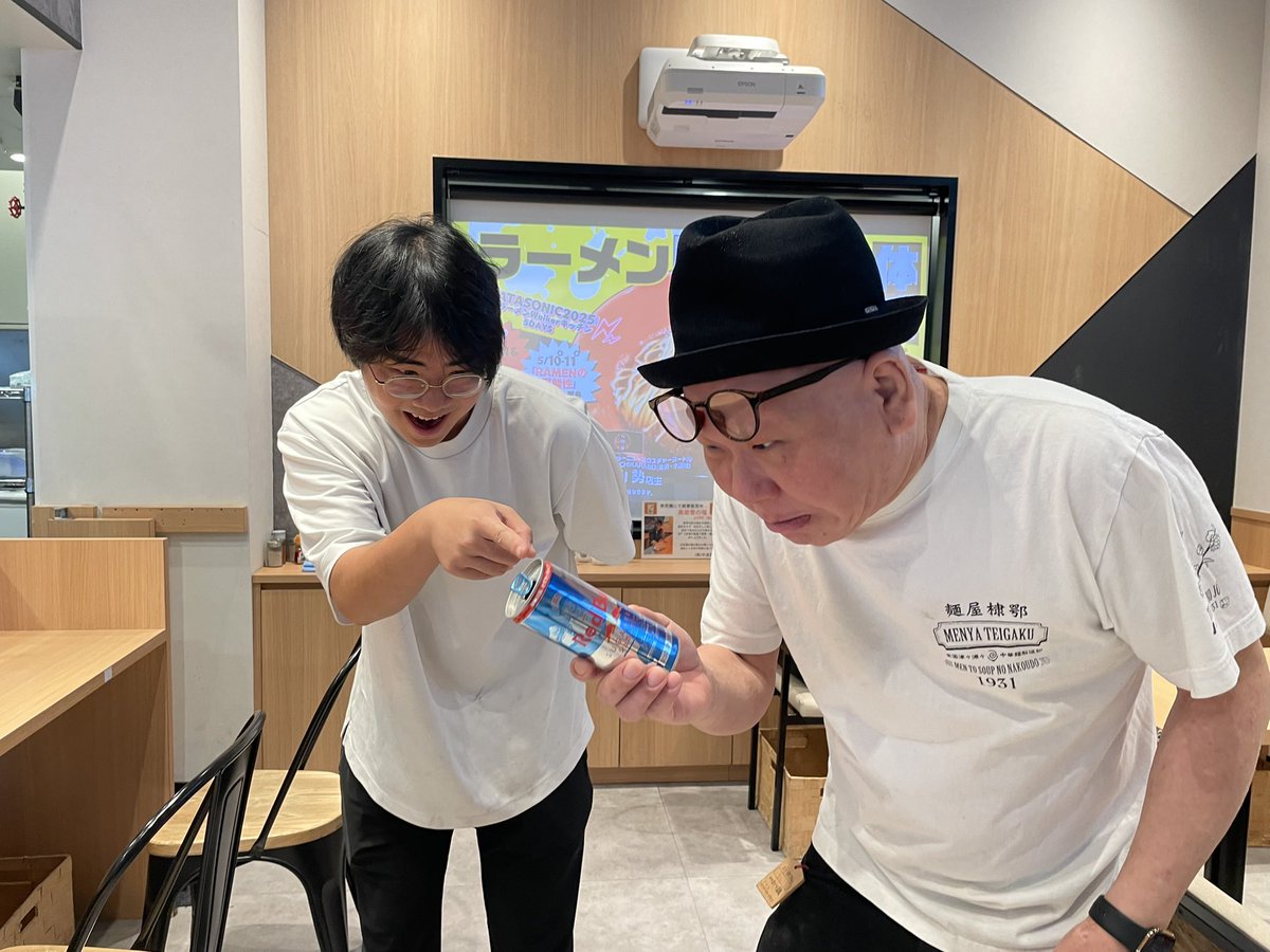 RW_Kitchen's tweet photo. #ラーメンWalkerキッチン
まもなく11時
#中華そばムタヒロ 元気いっぱいオープン💪
「全部が主役の絶品ラーメン」必食です🍜
ぜひ食べ逃しなく😋
本日出店最終日です
お早めのご来店お待ちしております😊 https://t.co/b9ZXzoGEeb