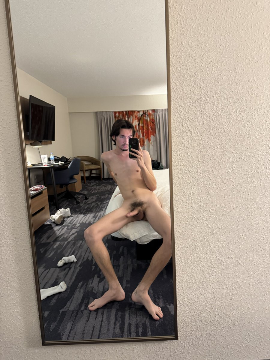 xlbroccoli's tweet photo. couldn’t wait to get naked in the hotel room 😩 https://t.co/5ZsOvVUyg5