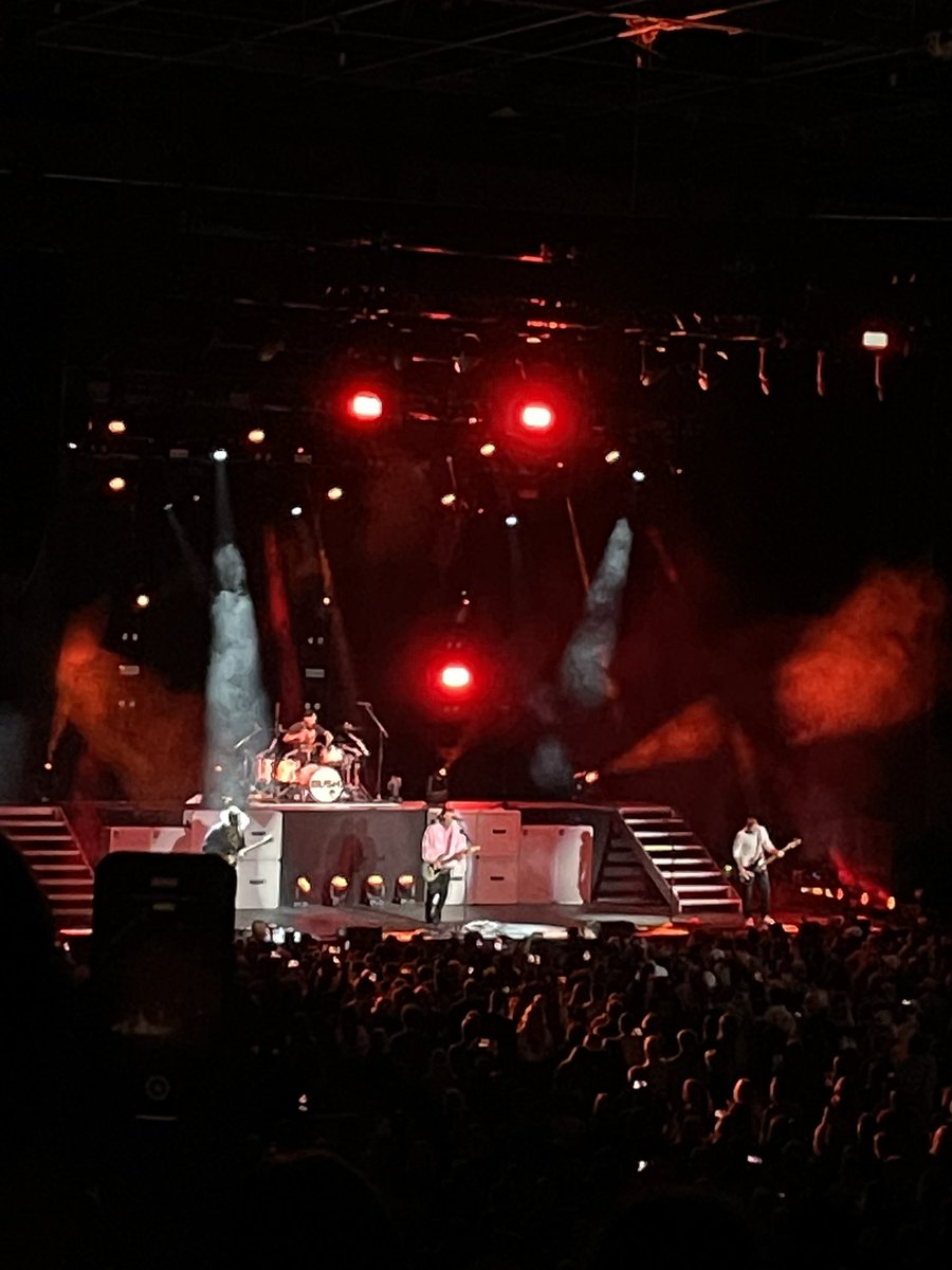 977HTZFM's tweet image. Now for the moment we’ve been waiting for, @bushofficial has finally hit the stage at the Meridian Centre ! #LoveSTC #HTZFMRoadies
