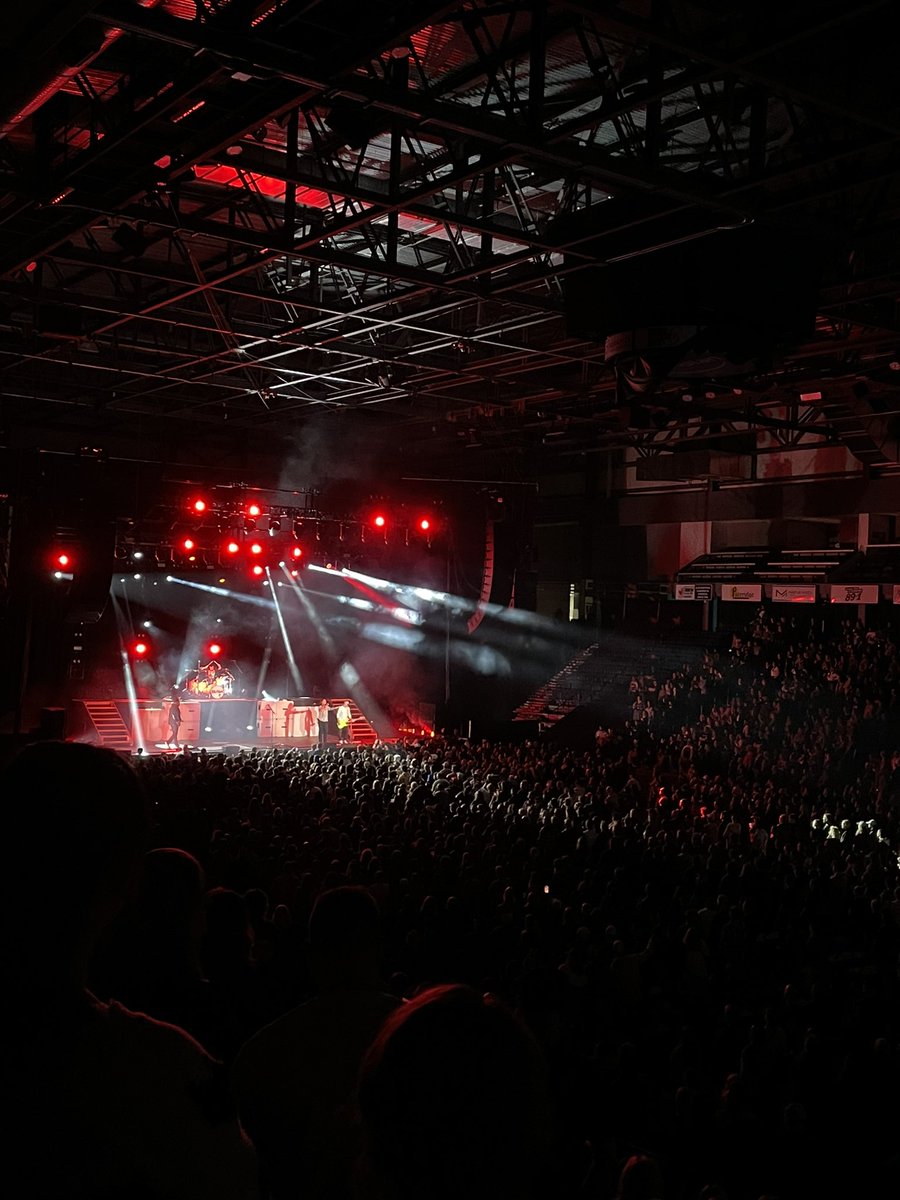 977HTZFM's tweet image. Now for the moment we’ve been waiting for, @bushofficial has finally hit the stage at the Meridian Centre ! #LoveSTC #HTZFMRoadies