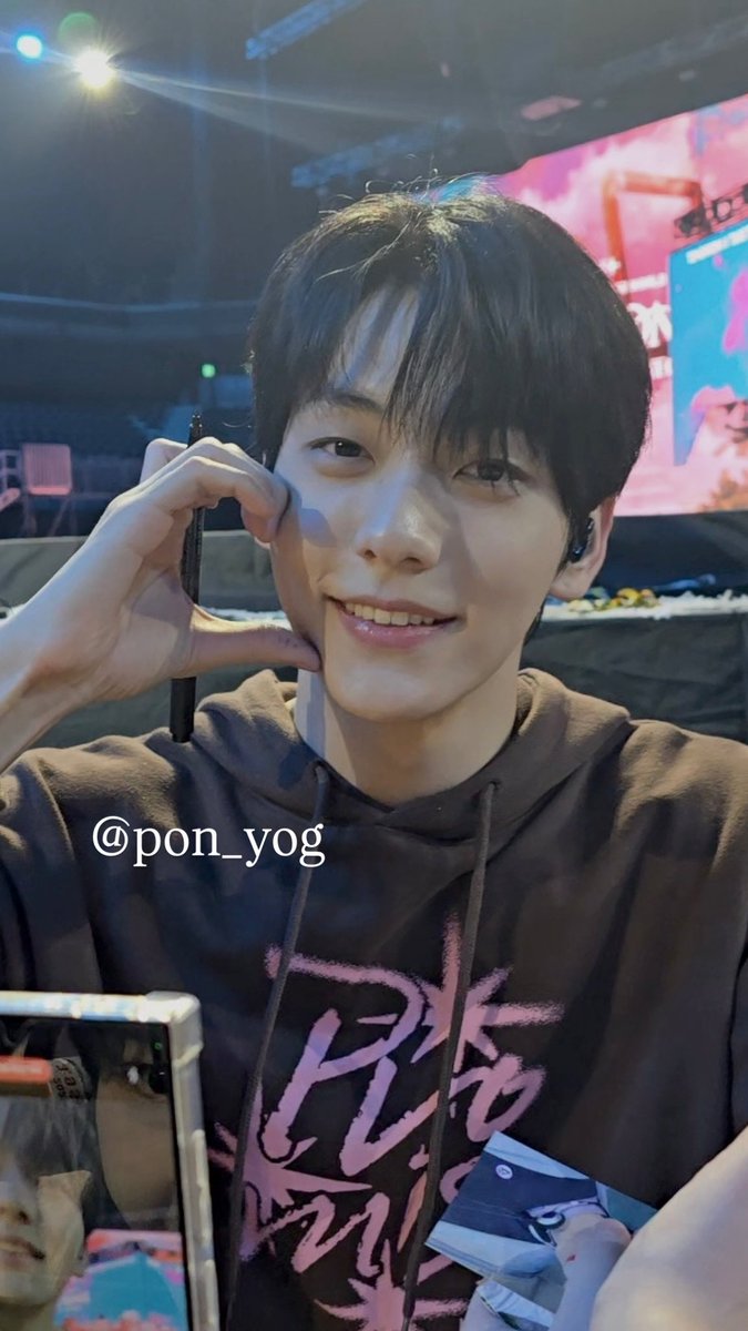 all4soob's tweet photo. cheek heart soobin is my favourite ever https://t.co/PqL6ezFhVN