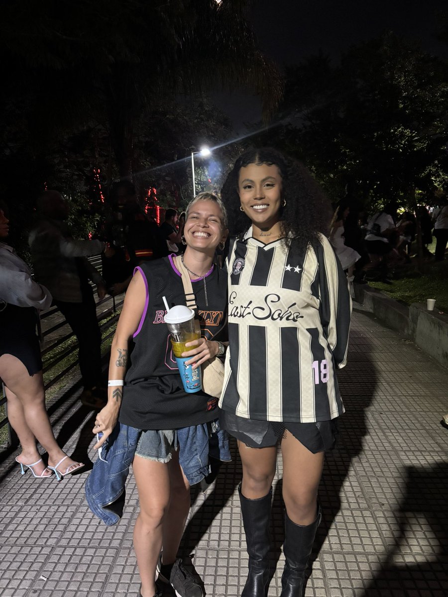 o motivo da sua bissexualidade tweet media