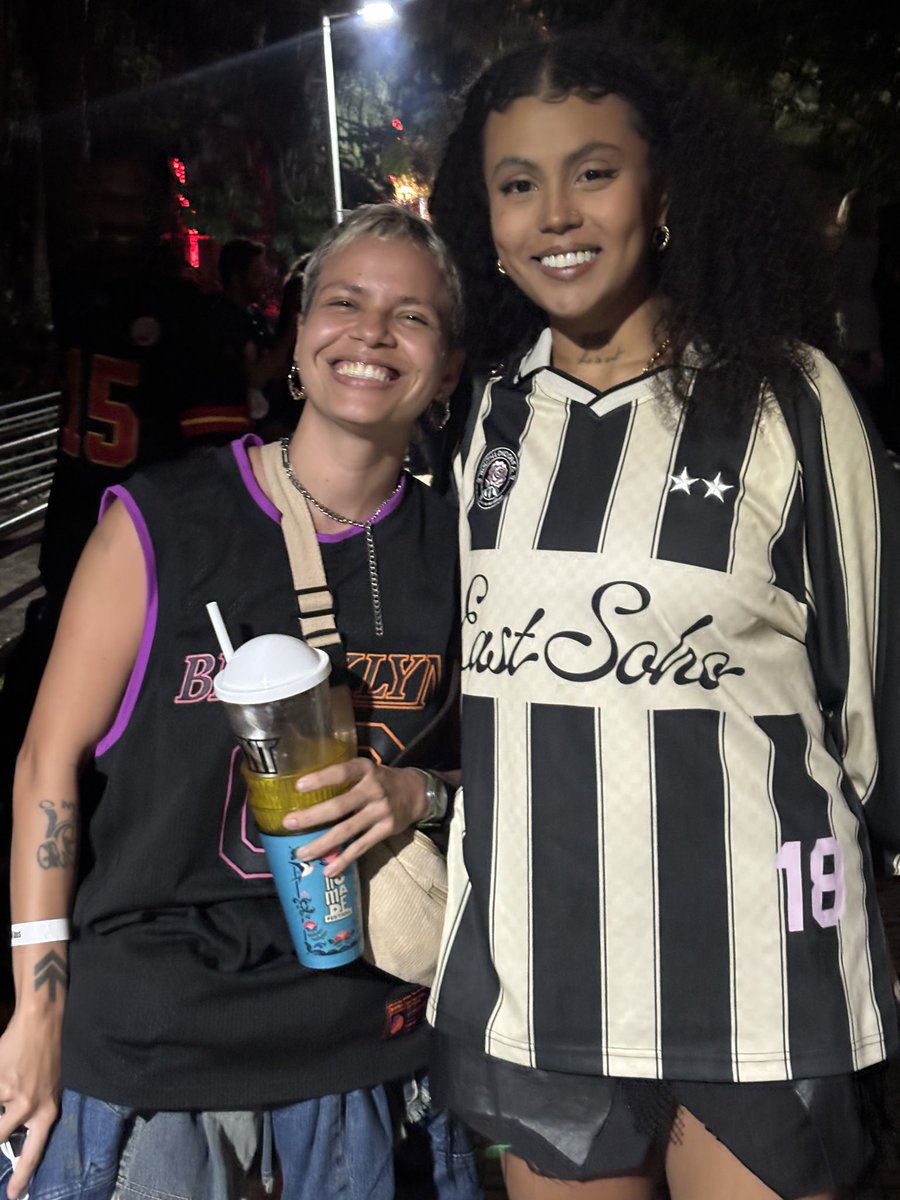 o motivo da sua bissexualidade tweet media