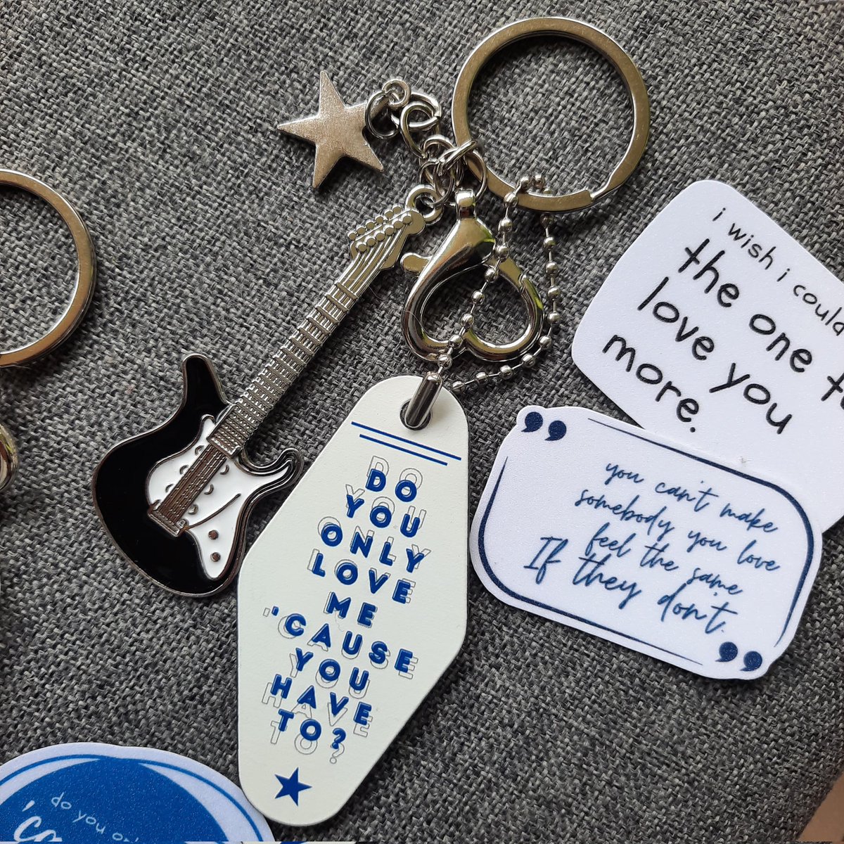 LANY acrylic keychains can be checked out now ⸜(｡˃ ᵕ ˂ )⸝♡

s.shopee.co.id/BH0MyMsYT

if you have any questions, feel free to ask. thank you!♡