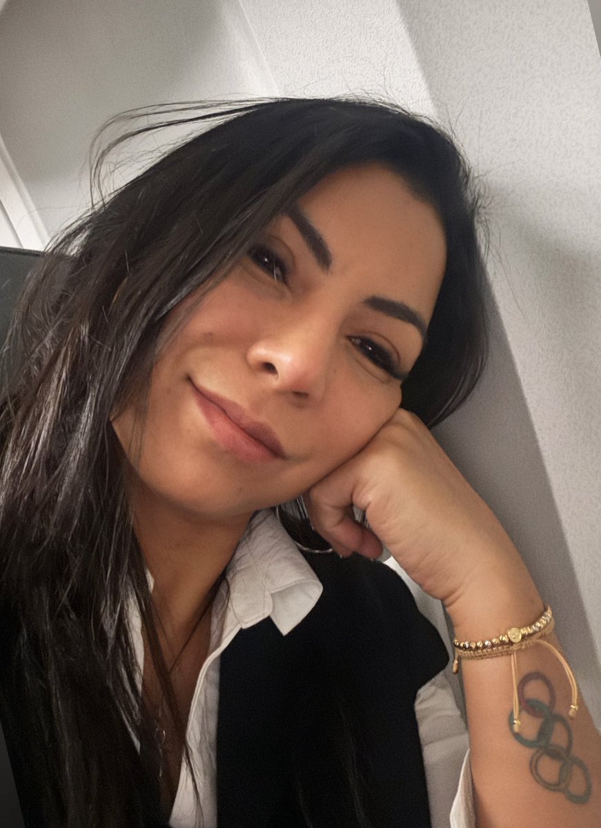 StellaUrango_'s tweet photo. La verdadera sabiduría comienza con Dios.  Se forma al aprender de errores, al escuchar consejo y al aplicar la palabra de Dios. Es elegir lo correcto cuando nadie te ve, es callar cuando el orgullo quiere hablar, y es seguir a Dios incluso cuando no entiendes el camino. https://t.co/rQdtPTzhRX