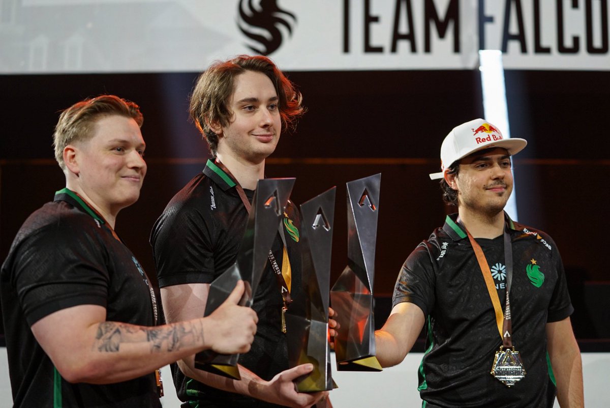 ArcadiaSkyTV's tweet image. Your ALGS Open Champions 💚🖤
@TeamFalconsGG #ALGSOpen 

@Wxltzy | @Zer0OCE | @ImperialHal | @DraugrAU