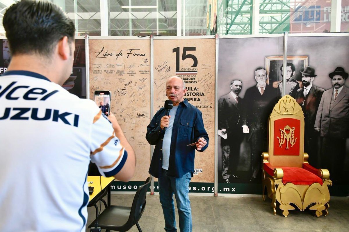 SEGOB Coahuila (@segobcoahuila) on Twitter photo En el marco de la Feria Internacional del Libro de Coahuila, el Secretario <a href="/oscarpime/">Oscar Pimentel González</a> asistió a la presentación del libro “De lector a escritor” de la gran escritora regiomontana Sofía Segovia, autora del betseller mundial “El murmullo de las abejas”.
Leer es de Gigantes. En el marco de la Feria Internacional del Libro de Coahuila, el Secretario <a href="/oscarpime/">Oscar Pimentel González</a> asistió a la presentación del libro “De lector a escritor” de la gran escritora regiomontana Sofía Segovia, autora del betseller mundial “El murmullo de las abejas”.
Leer es de Gigantes.