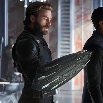 Kixydadumb's tweet photo. Am i the only one who thought john walkers captain america suit looked a little identical to steve rogers infinity war suit? #Thunderbolts https://t.co/9xIx1x4K5E