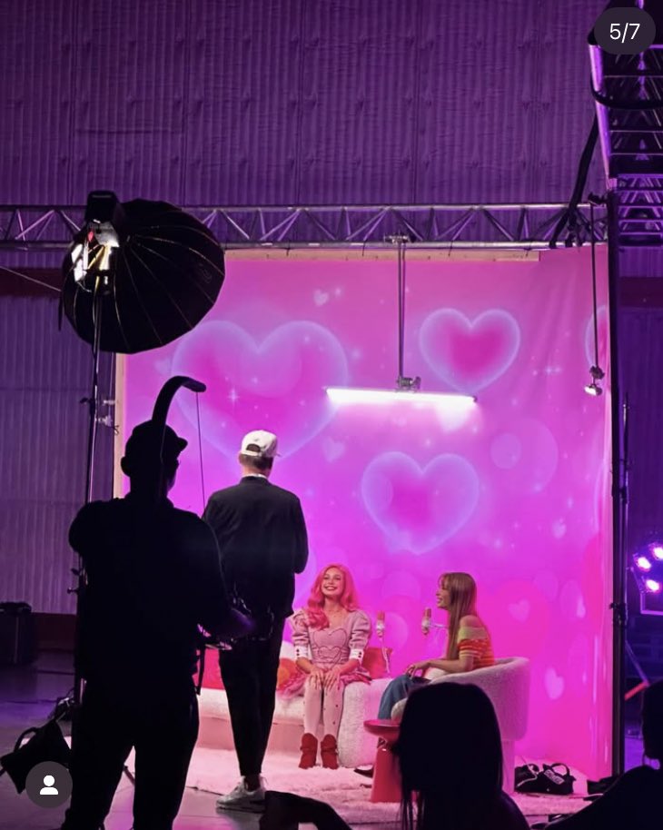 RubyRoseTBrasil's tweet image. Ruby Rose Turner nos bastidores de gravação para Shuffle of Love a Short Story