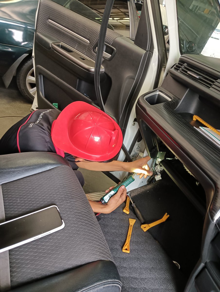 Honda Stepwagon

Owner complaint ada bunyi dalam dashboard, kita panggil bomba robocar poli untuk check suspect ada ulor sawa dalam tu 🤭🤭