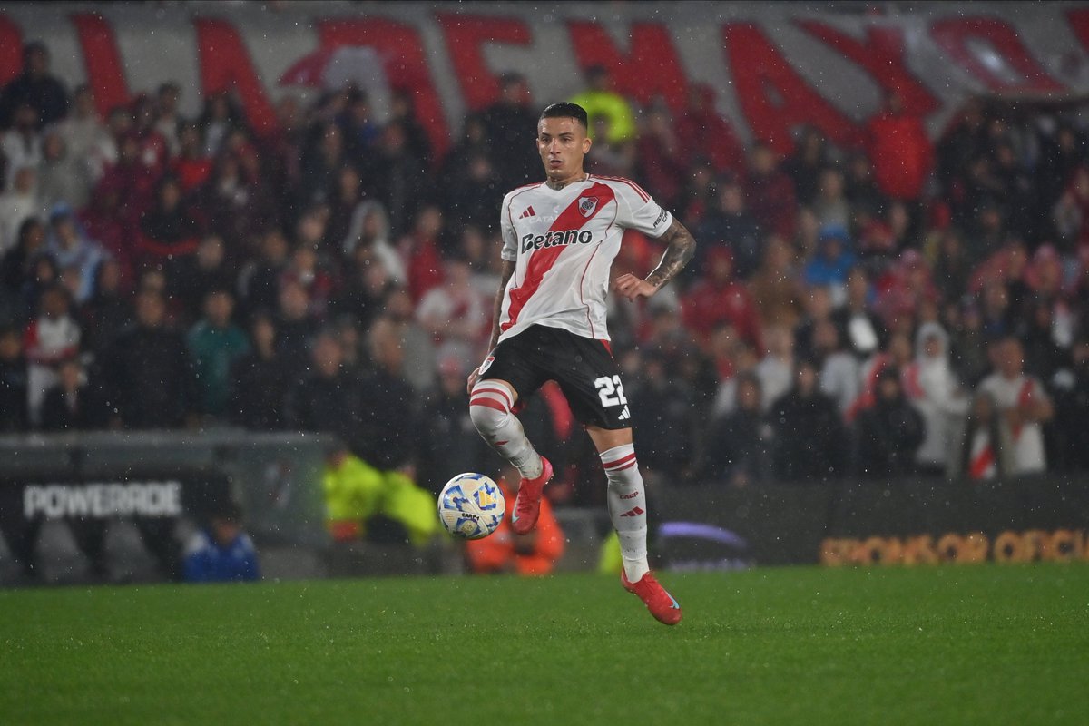 RiverPlate's tweet photo. ⚽️⚡️ Domingo de fútbol y lluvia de goles ⚪️🔴⚪️ https://t.co/f9oUl2b6i2