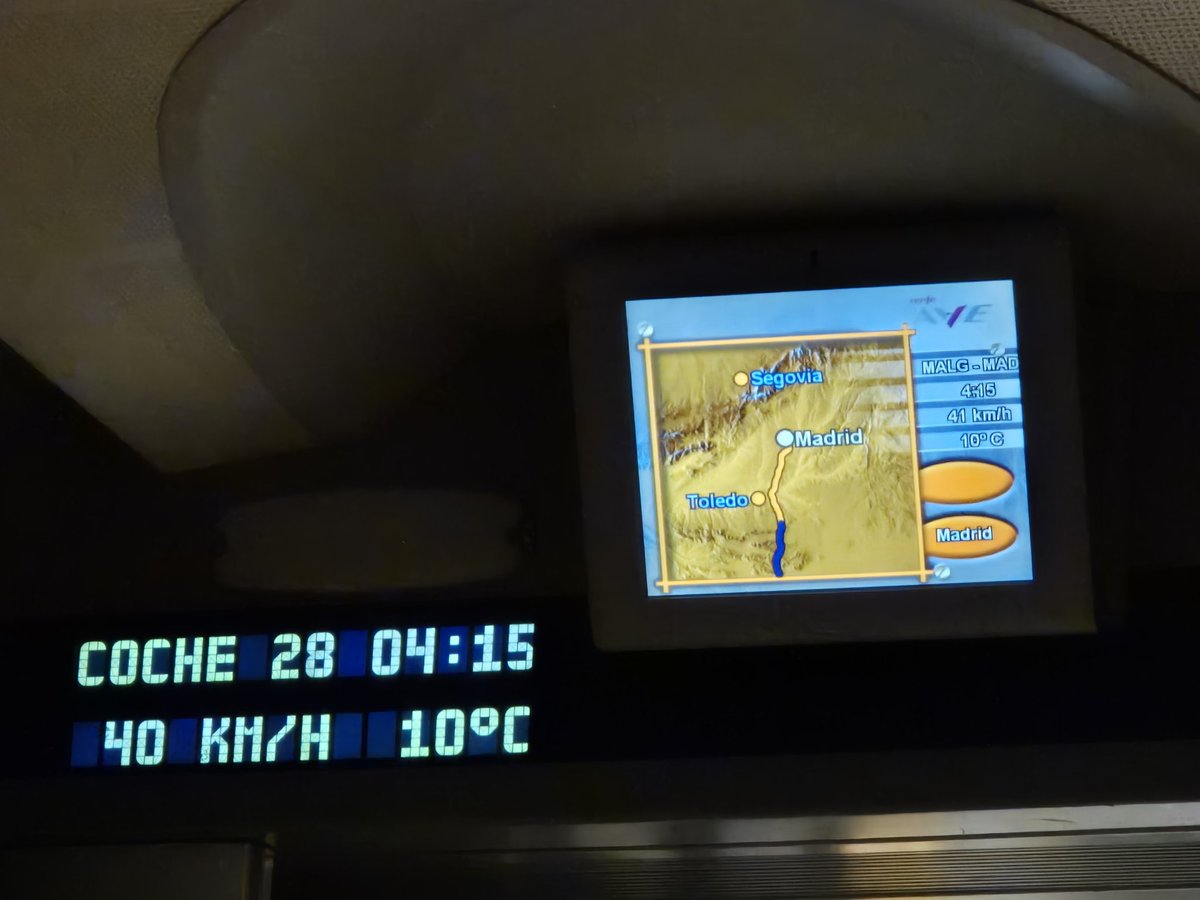 ElenaGGz's tweet photo. A esta velocidad @Renfe llegaré a tiempo al trabajo? El tren salió de Málaga hace 8 horas.. #vergonzoso https://t.co/gbo2OXRDNv