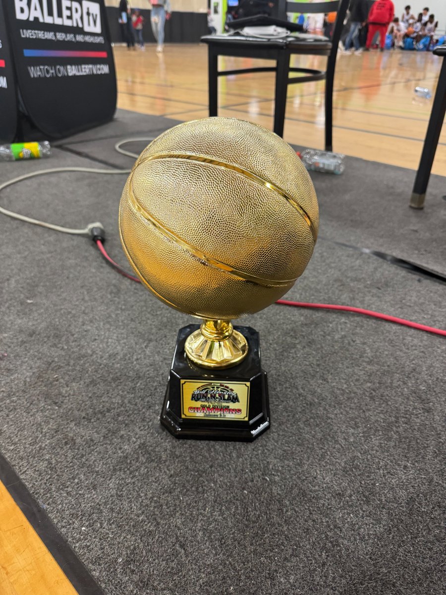 WillsLee7's tweet photo. 🏆 HB ELITE 15U – PLATINUM CHAMPIONS!

Final Record: 5-1 on the weekend! 🔥

The boys played as one unit all weekend — sharing the ball, playing unselfishly, and every player stepped up when it mattered most.

📍 Championship Final Score:
 HB ELITE – 61
 Dream Chase Elite – 60

🔥 Standout Performances:
@hudsonmclean22  – 30 Points
@ Collin Rademacher – 12 Points, 6 Assists
@B_Nostrant1  – 11 Points