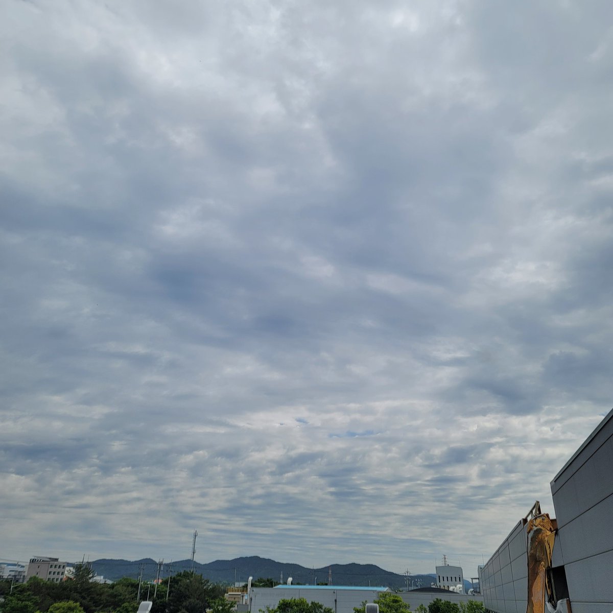 PARK717122's tweet image. 하늘에 빨려 들어가고 싶네🌬️
모두 행복해지는 그날위해🙏