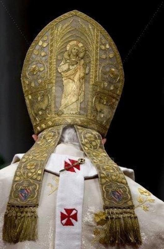 In the information age and the 5th Industrial Revolution, #Conclave2025 unfolds in a web of technological advancements where secrecy is nearly impossible. Unprecedented revelations, betting, pre-conclave maneuvers—nothing like before. Could AI reshape the papacy in the future?